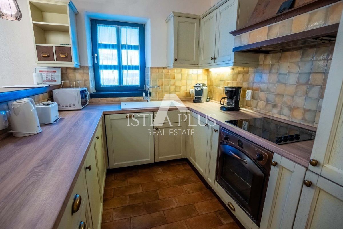 Istra, območje Poreča - prostorna vila z bazenom, panoramski razgled