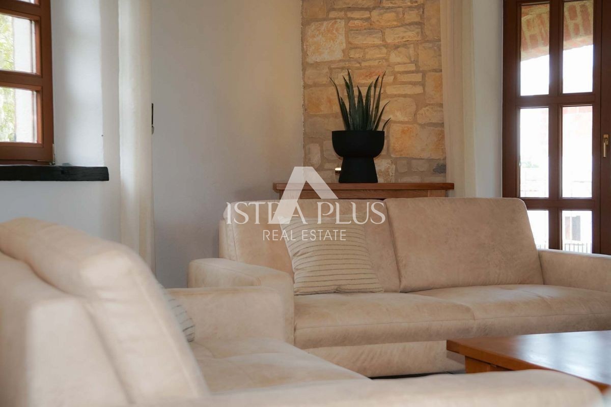 Istra, območje Poreča - prostorna vila z bazenom, panoramski razgled