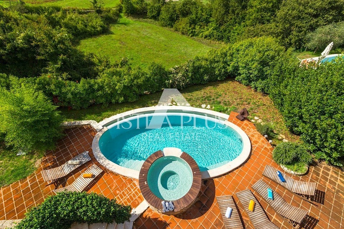 Edinstvena kamnita vila s pogledom na morje