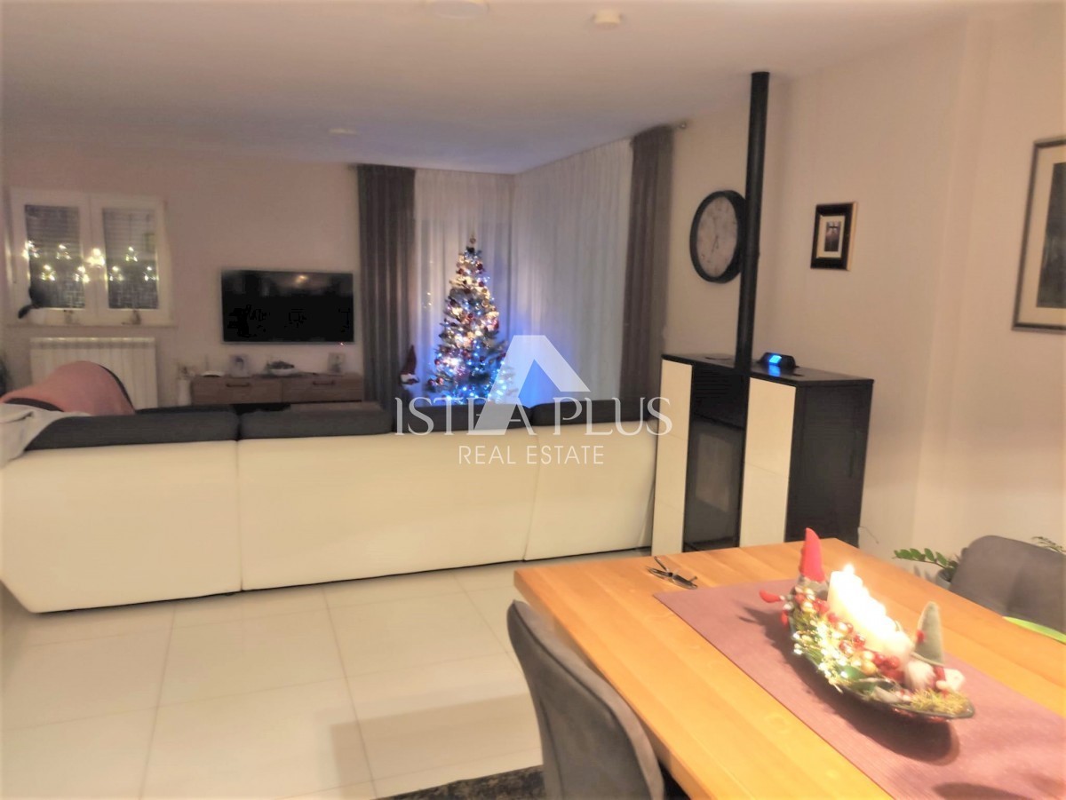 Apartma v dveh etažah v hiši z dvema apartmajema na odlični lokaciji v Poreču