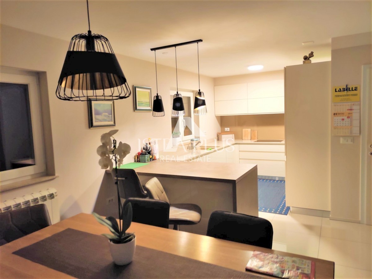 Apartma v dveh etažah v hiši z dvema apartmajema na odlični lokaciji v Poreču