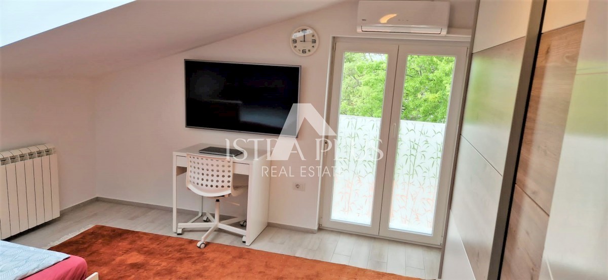 Apartma v dveh etažah v hiši z dvema apartmajema na odlični lokaciji v Poreču