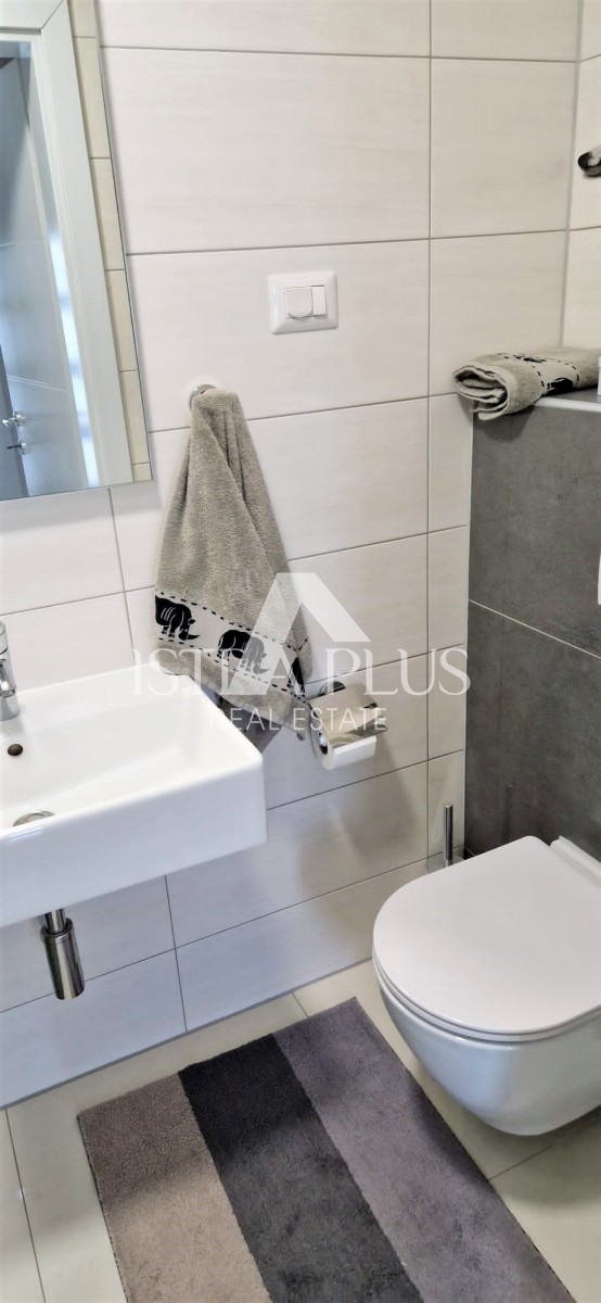 Apartma v dveh etažah v hiši z dvema apartmajema na odlični lokaciji v Poreču