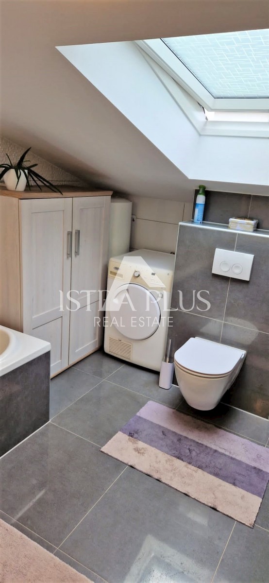 Apartma v dveh etažah v hiši z dvema apartmajema na odlični lokaciji v Poreču