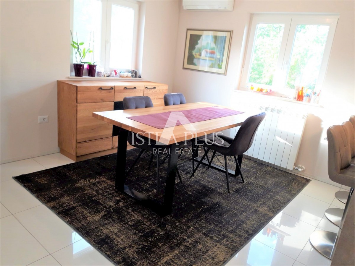 Apartma v dveh etažah v hiši z dvema apartmajema na odlični lokaciji v Poreču