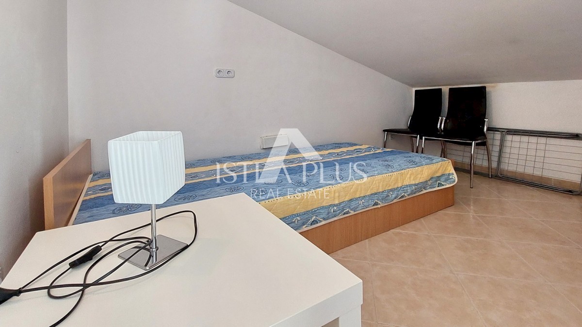 Apartma v 2. nadstropju s pogledom na morje, 600m od plaž in morja