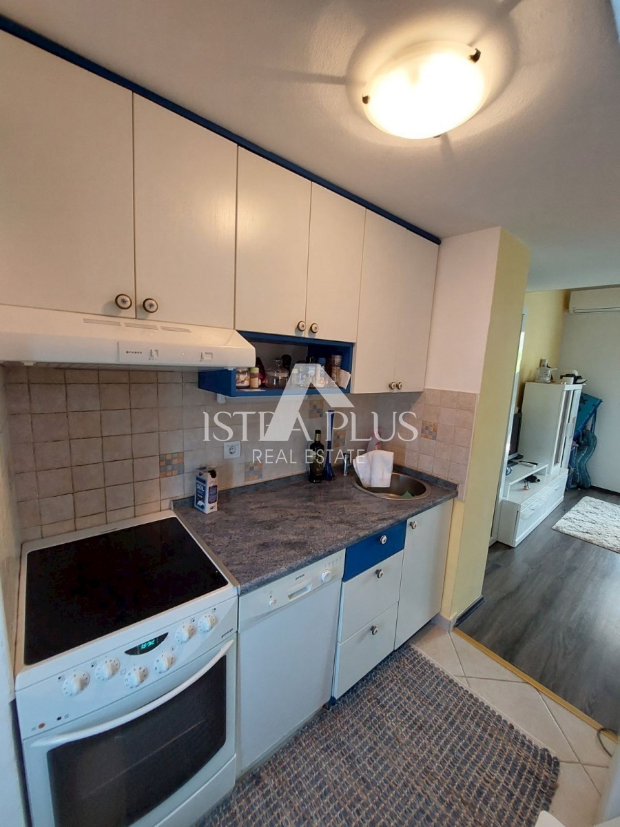 Apartma v 2. nadstropju 300 m od morja