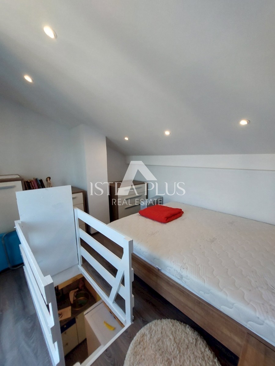Apartma v 2. nadstropju 300 m od morja