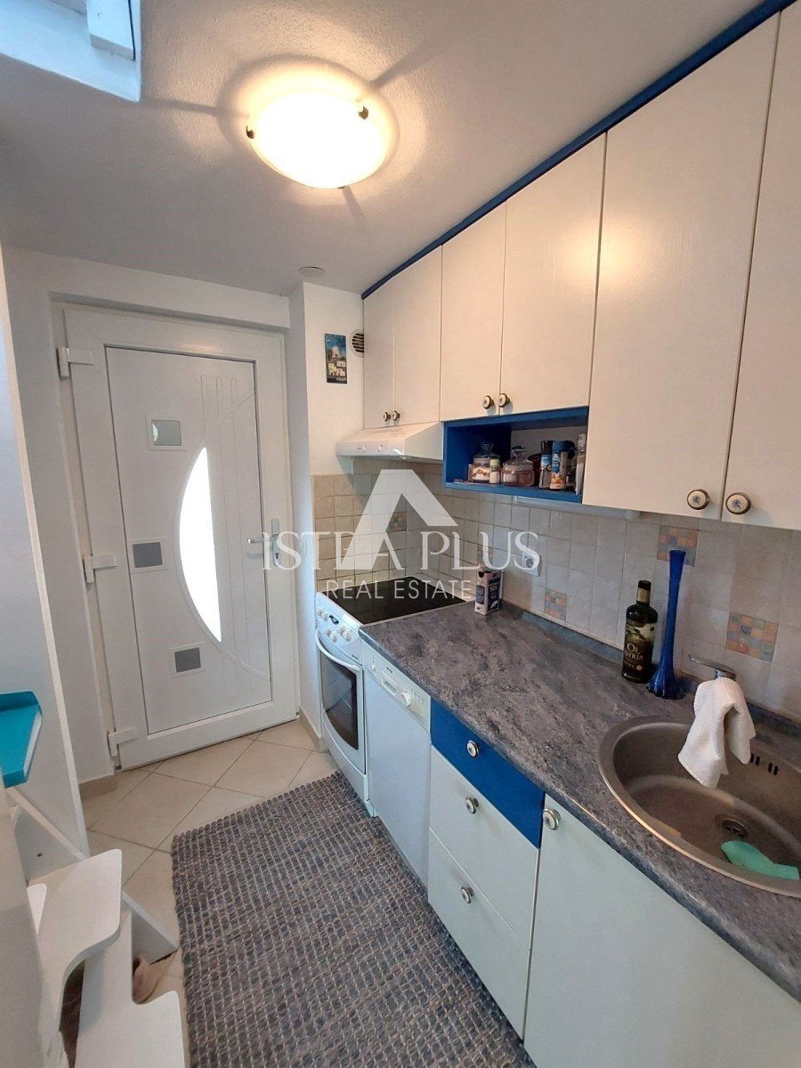 Apartma v 2. nadstropju 300 m od morja