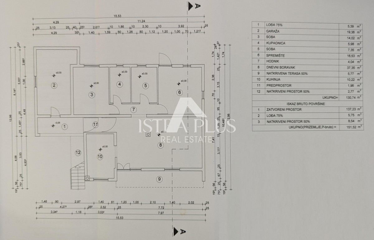 Prostorna samostojna hiša v bližini Poreča z dvema apartmajema