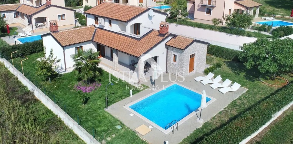 Istra, okolica Poreča - Čudovita samostojna hiša z bazenom in pogledom na istrsko pokrajino!