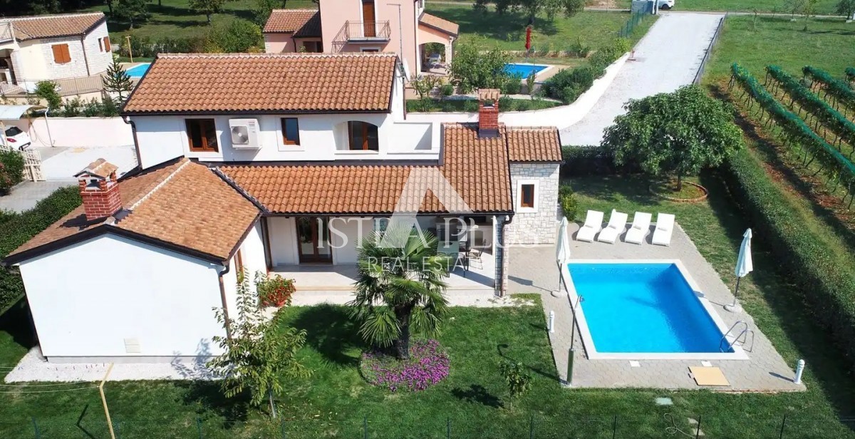 Istra, okolica Poreča - Čudovita samostojna hiša z bazenom in pogledom na istrsko pokrajino!