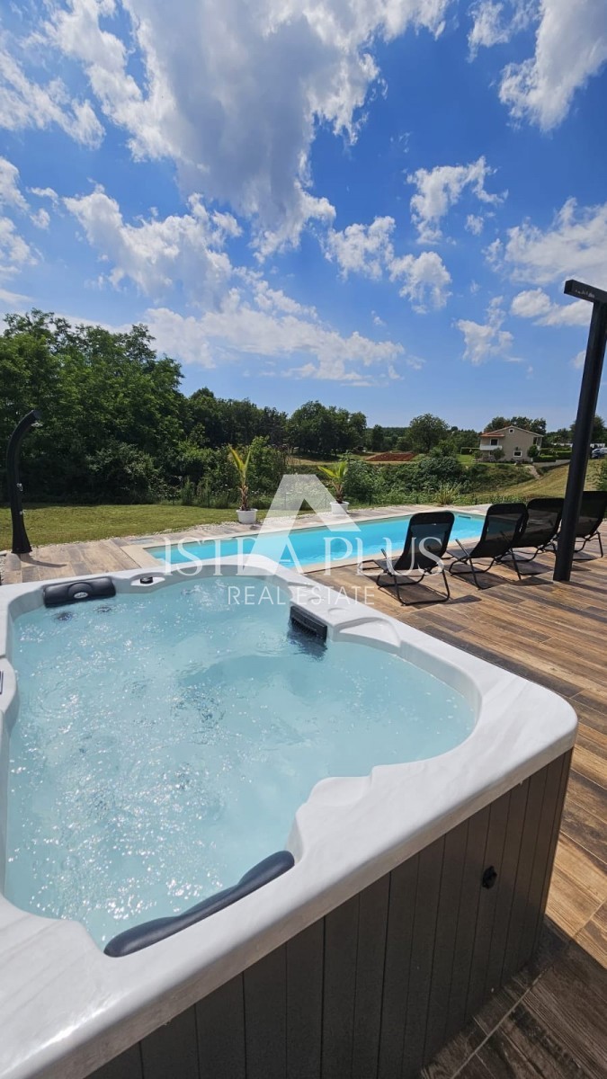 Istra, območje Višnjana - Družinska hiša na mirni lokaciji, obdana z naravo