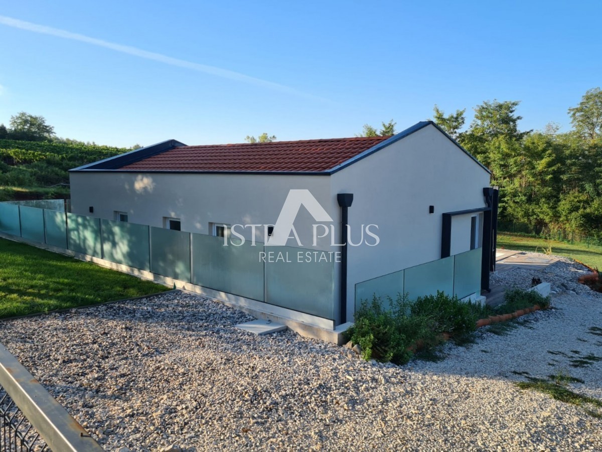 Istra, območje Višnjana - Družinska hiša na mirni lokaciji, obdana z naravo