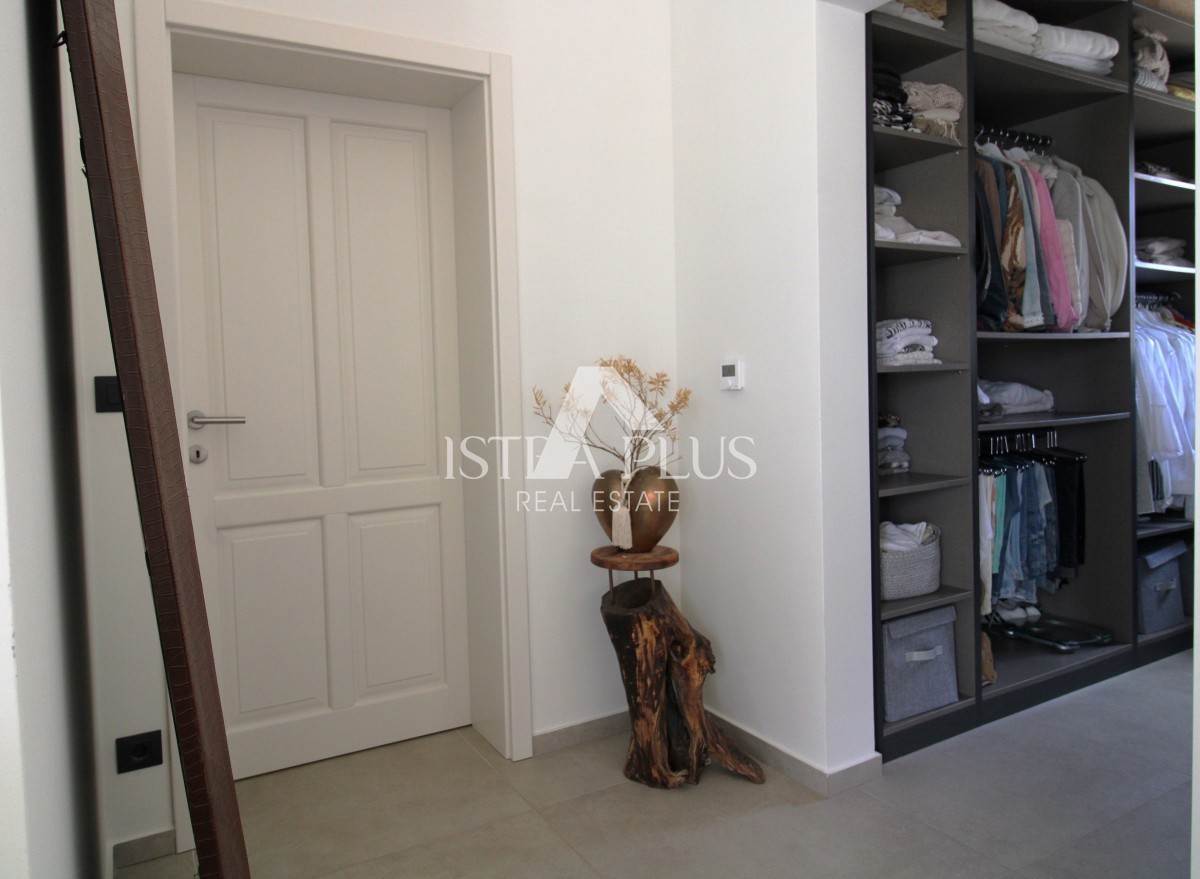 Эксклюзив! Уникальная вилла, сочетающая в себе качество, функциональность и расположение с открытым видом на море.