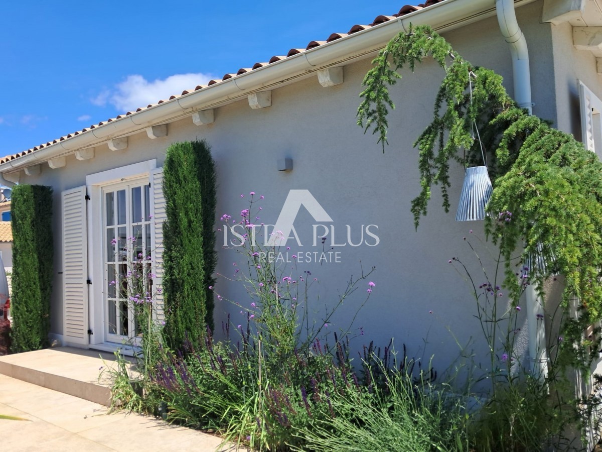 Эксклюзив! Уникальная вилла, сочетающая в себе качество, функциональность и расположение с открытым видом на море.