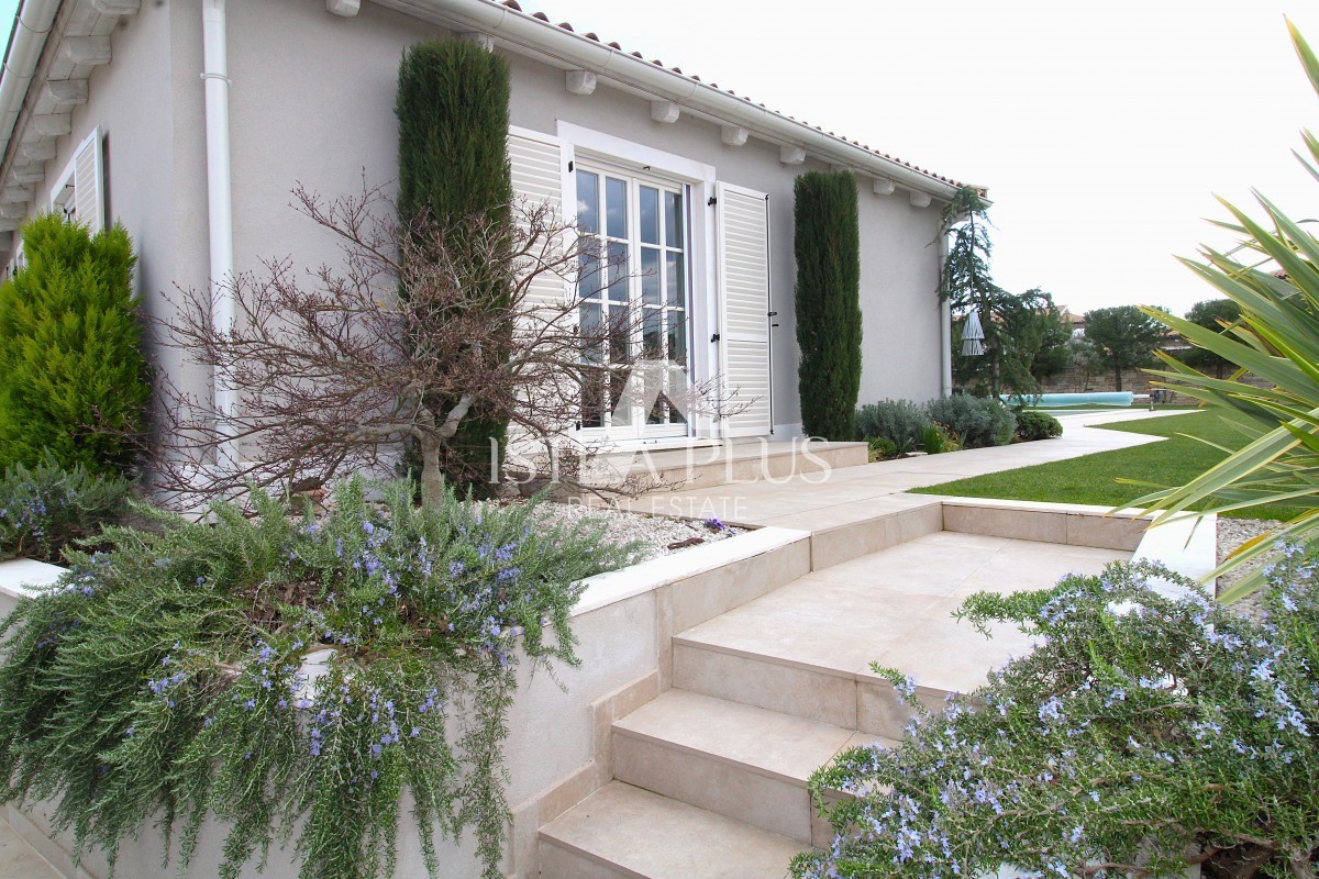 Эксклюзив! Уникальная вилла, сочетающая в себе качество, функциональность и расположение с открытым видом на море.