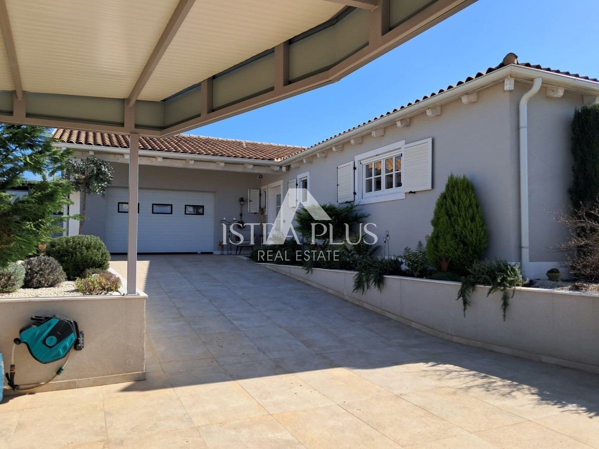 Эксклюзив! Уникальная вилла, сочетающая в себе качество, функциональность и расположение с открытым видом на море.