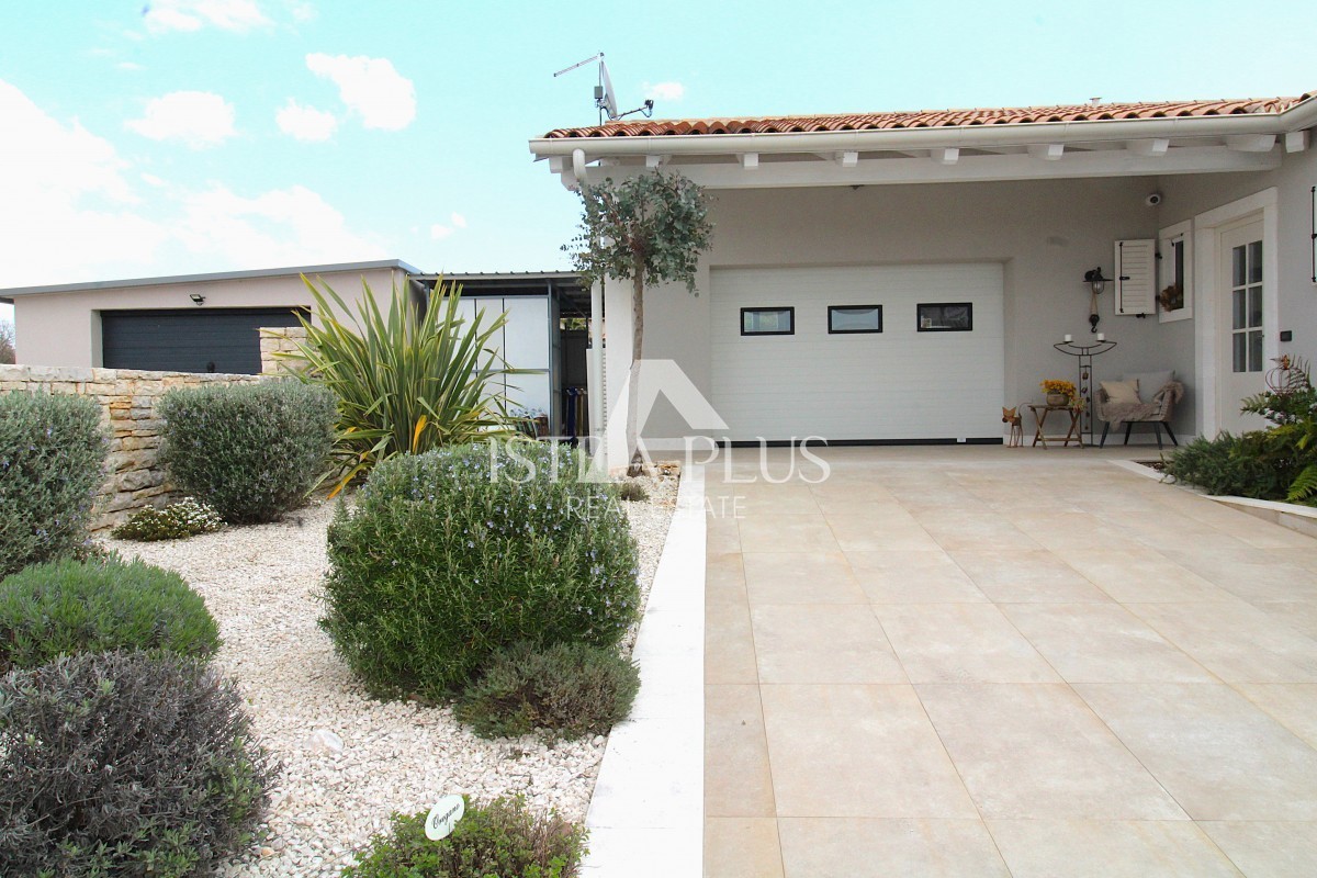 Эксклюзив! Уникальная вилла, сочетающая в себе качество, функциональность и расположение с открытым видом на море.