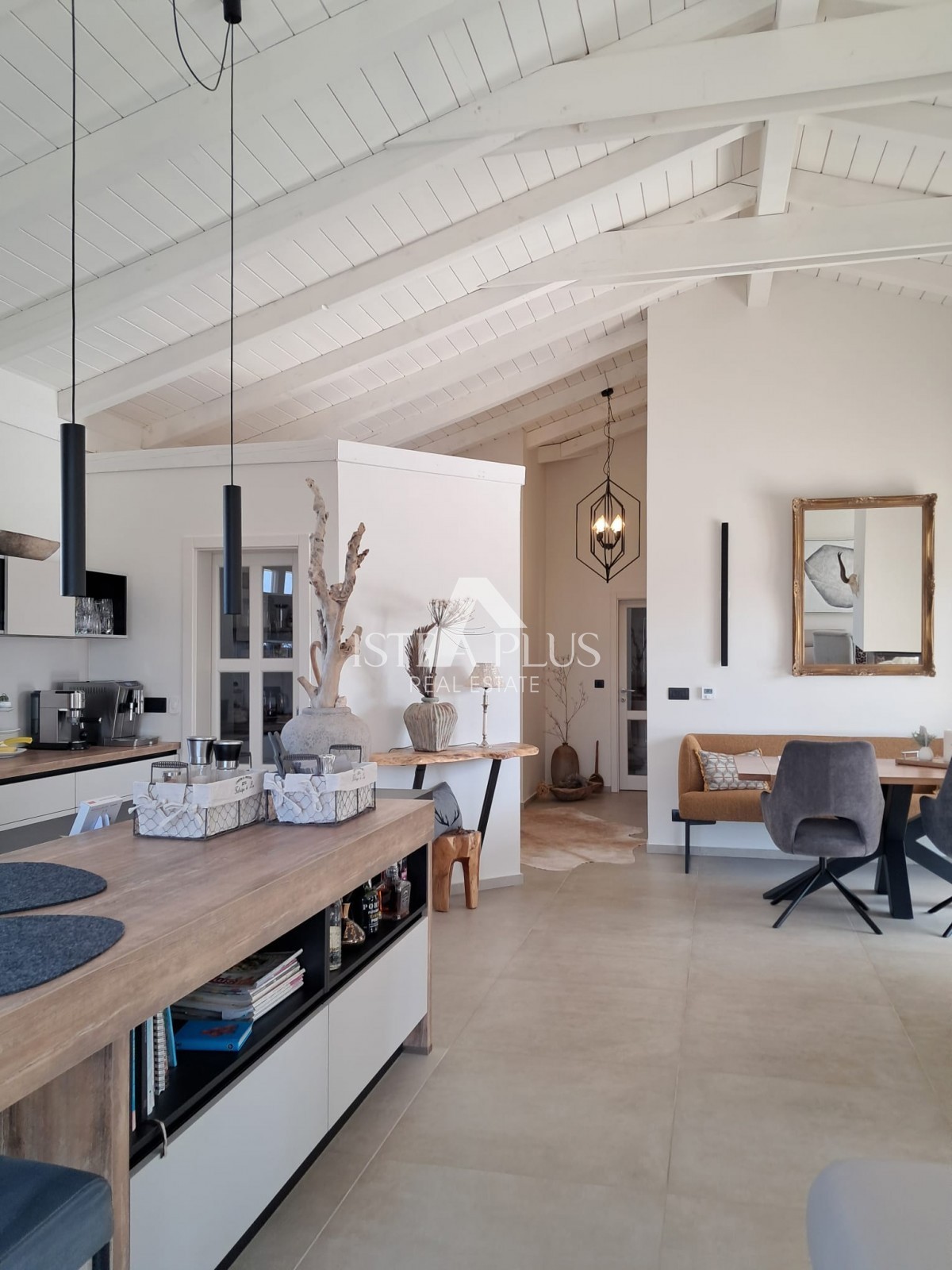 Эксклюзив! Уникальная вилла, сочетающая в себе качество, функциональность и расположение с открытым видом на море.