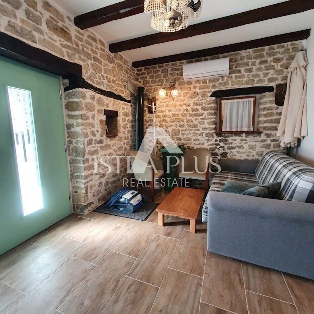 Kamnita hiša z bazenom + apartma, pogled na Motovun