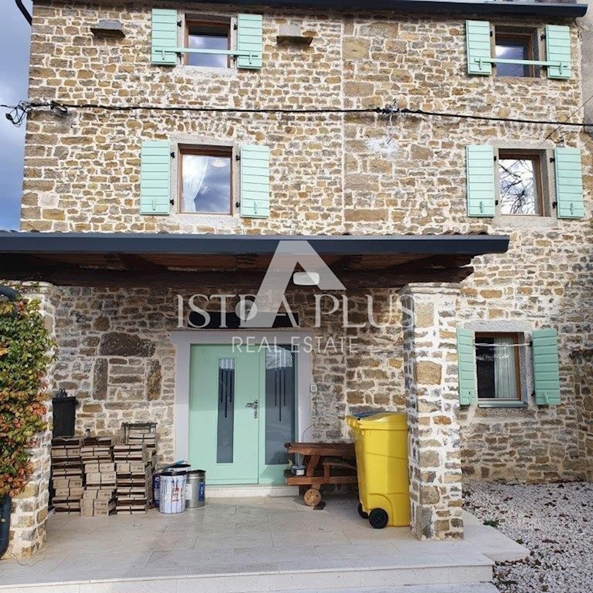 Kamnita hiša z bazenom + apartma, pogled na Motovun