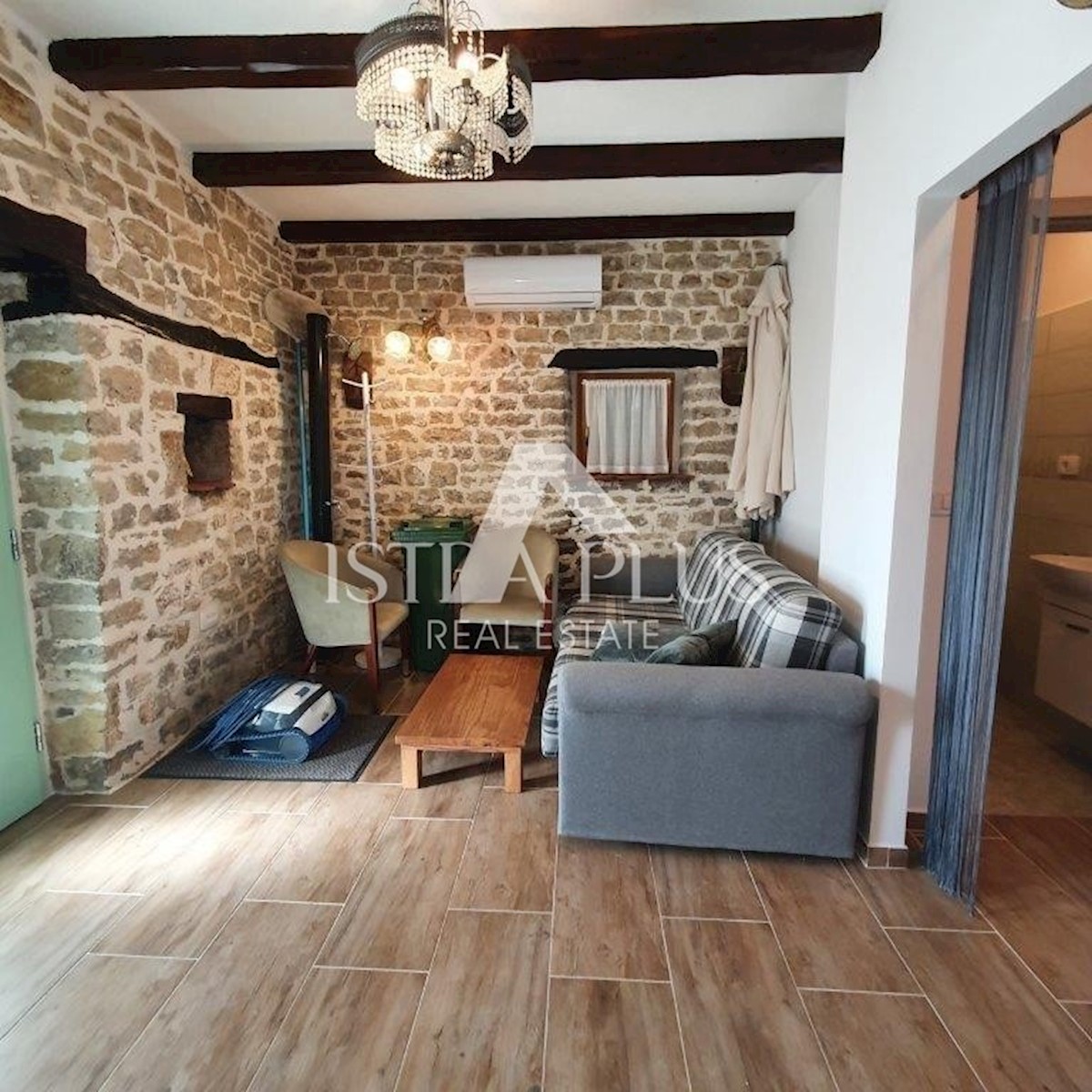 Kamnita hiša z bazenom + apartma, pogled na Motovun