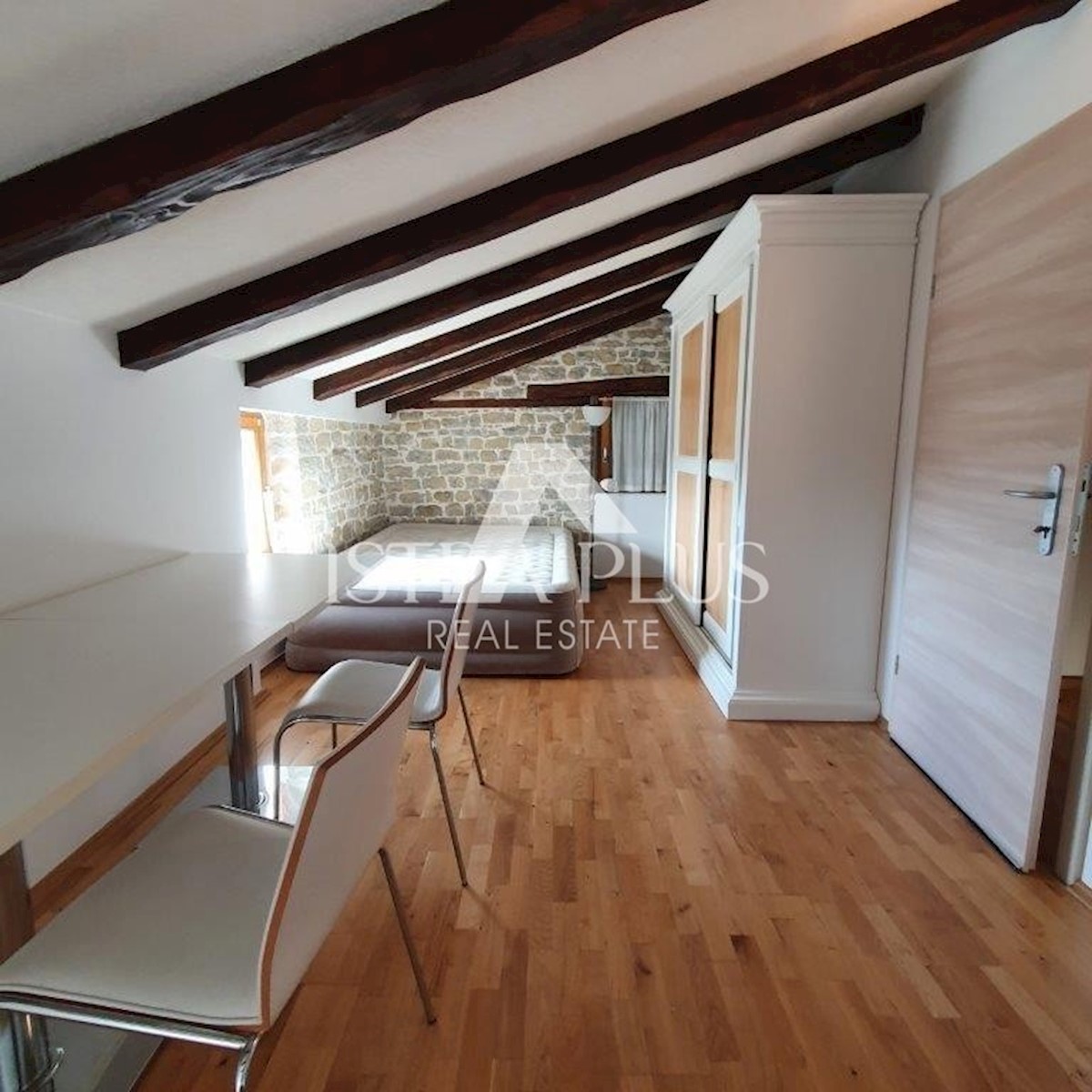 Kamnita hiša z bazenom + apartma, pogled na Motovun