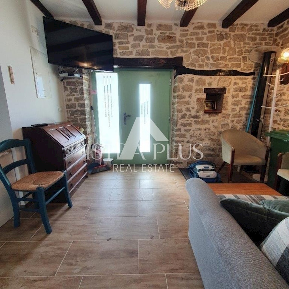 Kamnita hiša z bazenom + apartma, pogled na Motovun