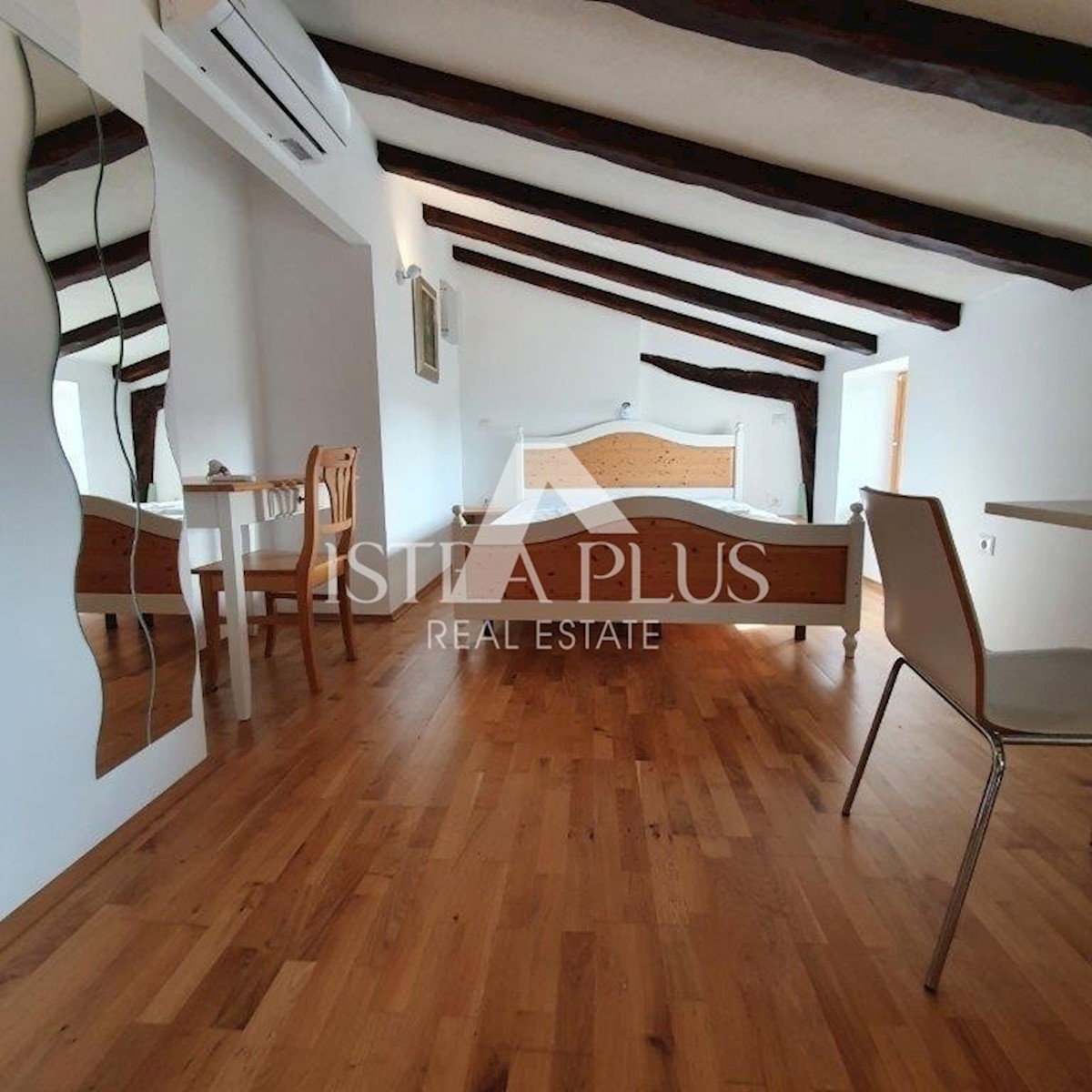 Kamnita hiša z bazenom + apartma, pogled na Motovun