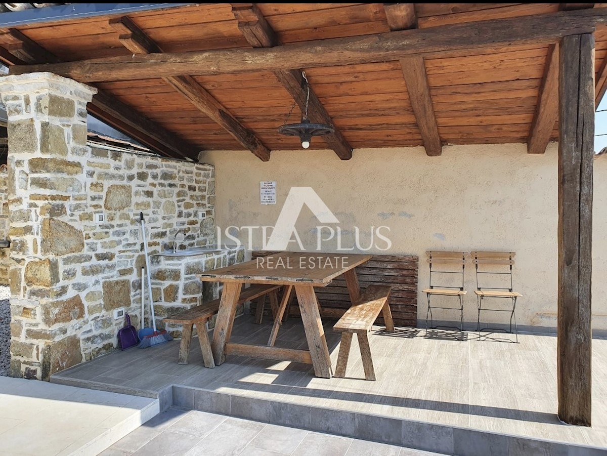 Kamnita hiša z bazenom + apartma, pogled na Motovun