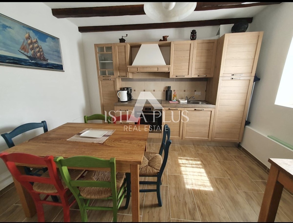 Kamnita hiša z bazenom + apartma, pogled na Motovun