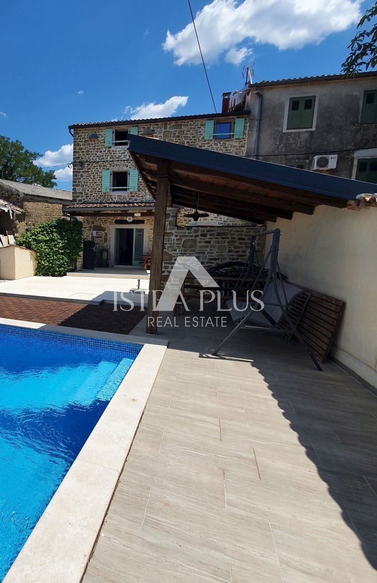 Kamnita hiša z bazenom + apartma, pogled na Motovun