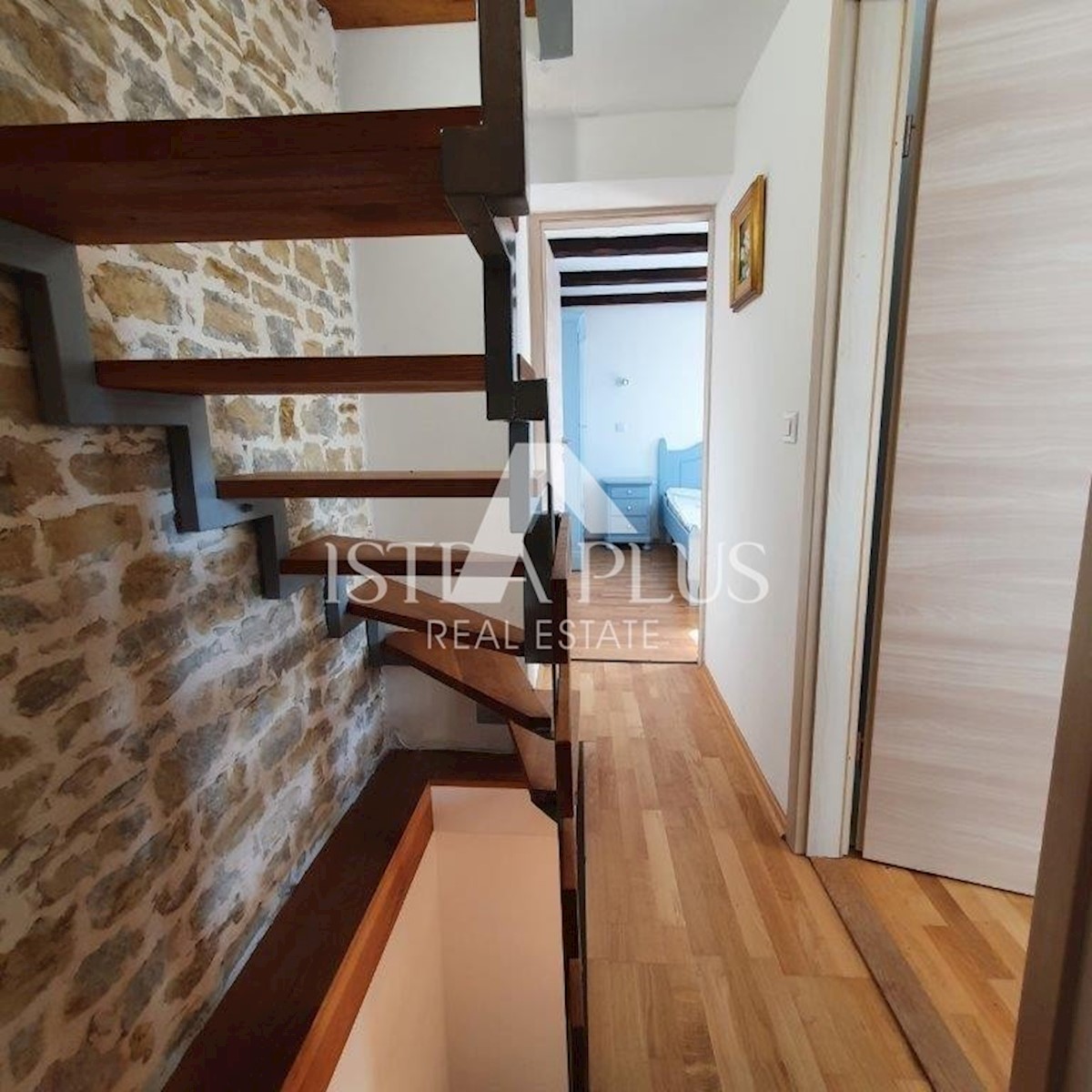 Kamnita hiša z bazenom + apartma, pogled na Motovun