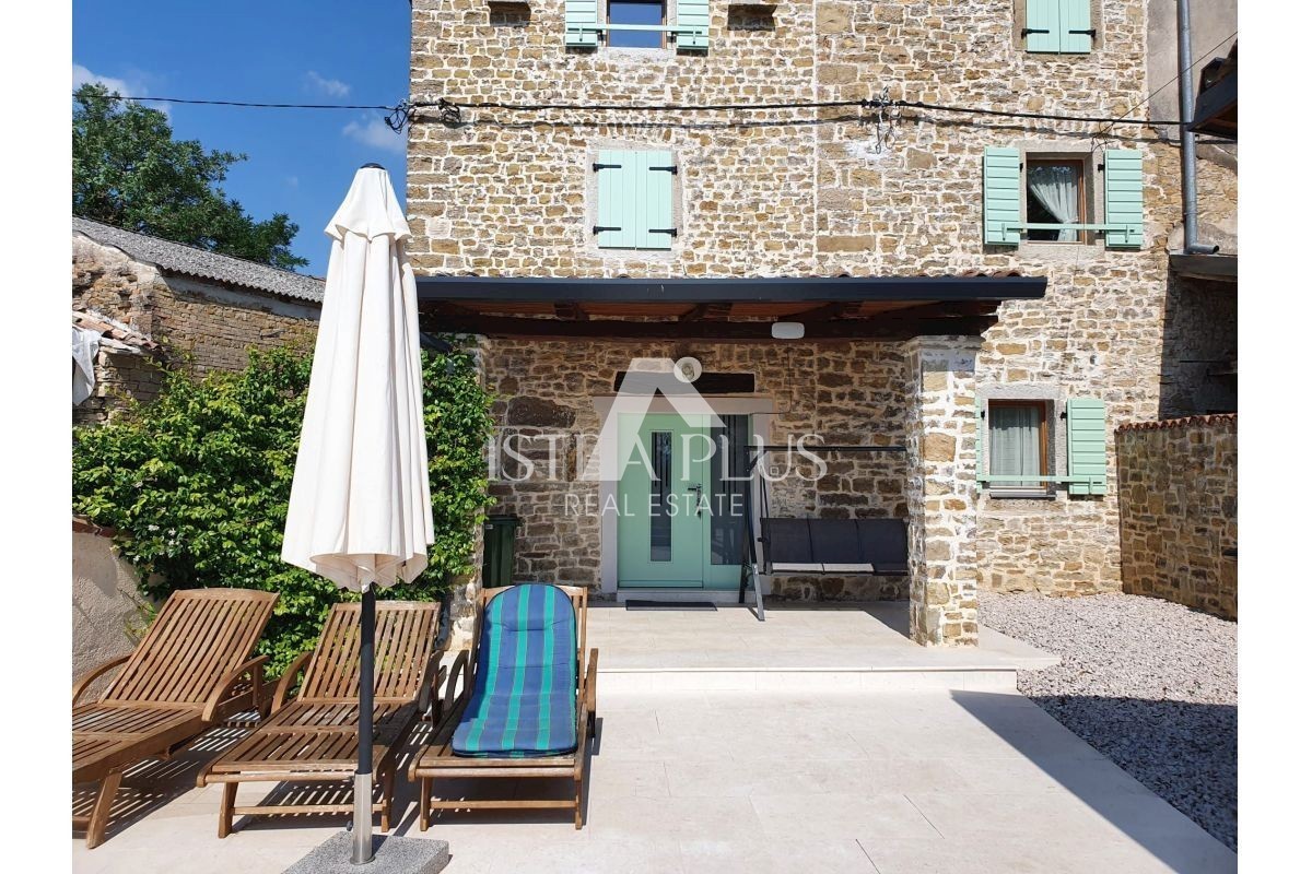 Kamnita hiša z bazenom + apartma, pogled na Motovun