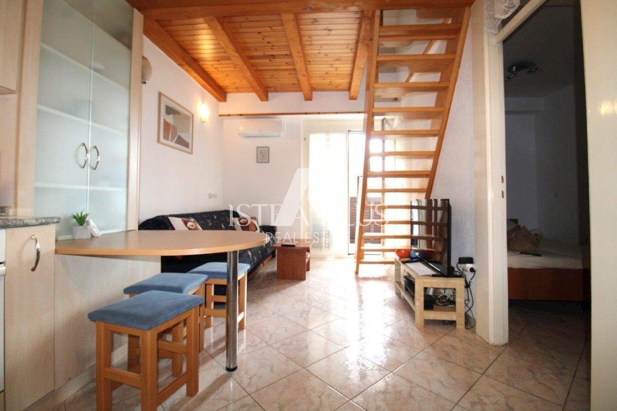 Stanovanje s 3 spalnicami in dvema kopalnicama v Červar Portu, 150m od morja