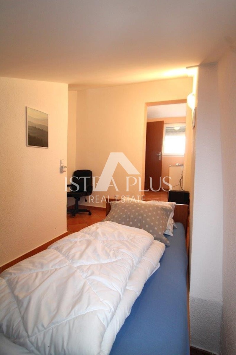 Stanovanje s 3 spalnicami in dvema kopalnicama v Červar Portu, 150m od morja