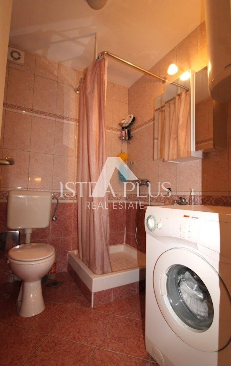 Stanovanje s 3 spalnicami in dvema kopalnicama v Červar Portu, 150m od morja