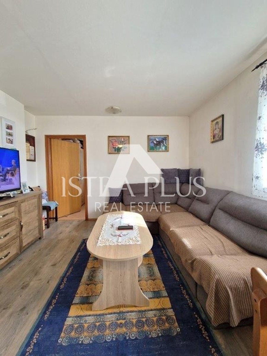 Apartma v pritličju z dvema spalnicama 400m od morja!!
