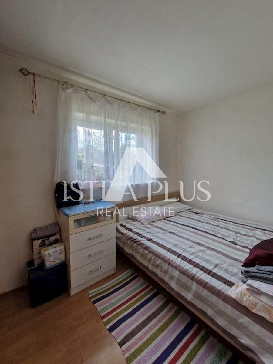 Apartma v pritličju z dvema spalnicama 400m od morja!!