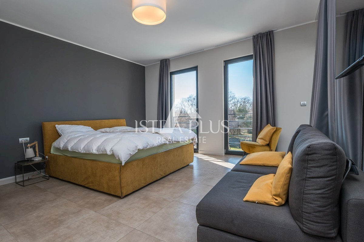 Vila moderne arhitekture in dizajna - 1500m od morja