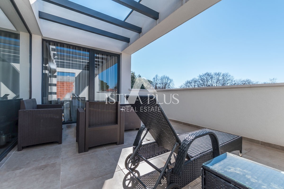 Vila moderne arhitekture in dizajna - 1500m od morja