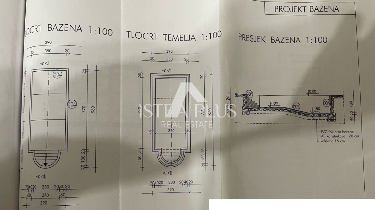 Enodružinska hiša z ogrevanim bazenom - okolica Poreča