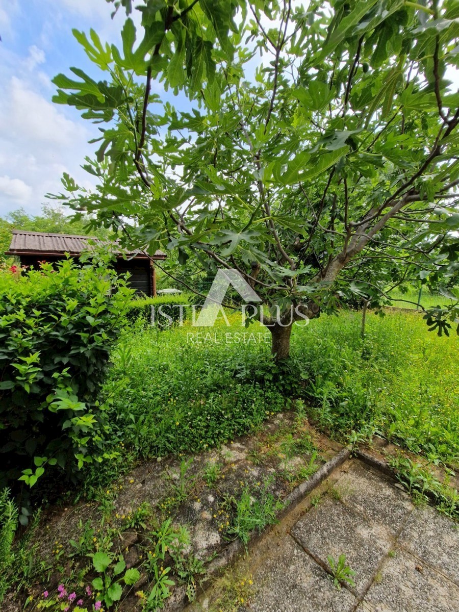 Dvojček 2 km od morja - predmestje Poreča
