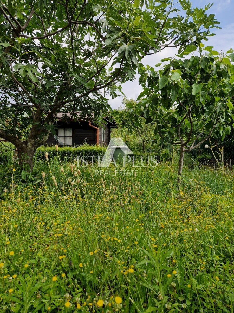 Dvojček 2 km od morja - predmestje Poreča