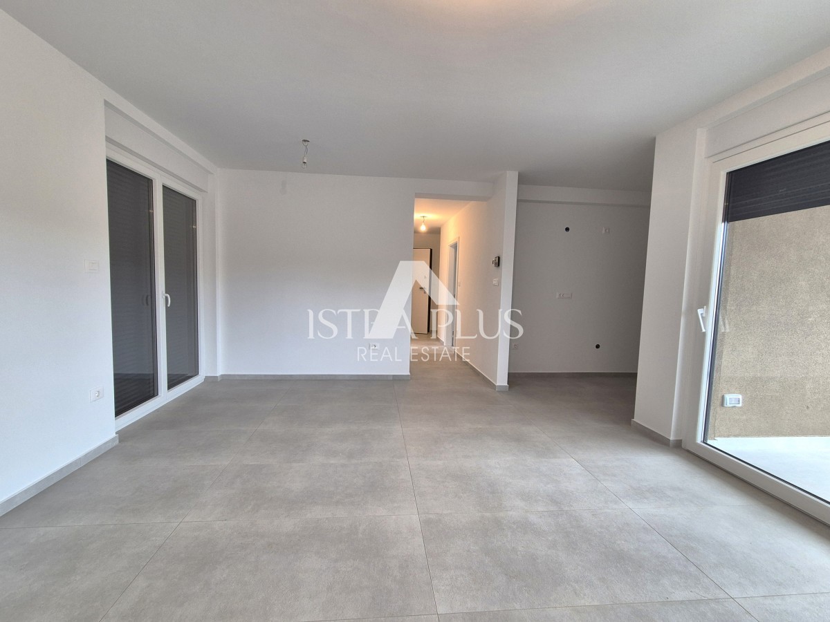 Istra, območje Poreča 1500m od morja - Stanovanje v novi stavbi z dvigalom - pritličje z dvoriščem