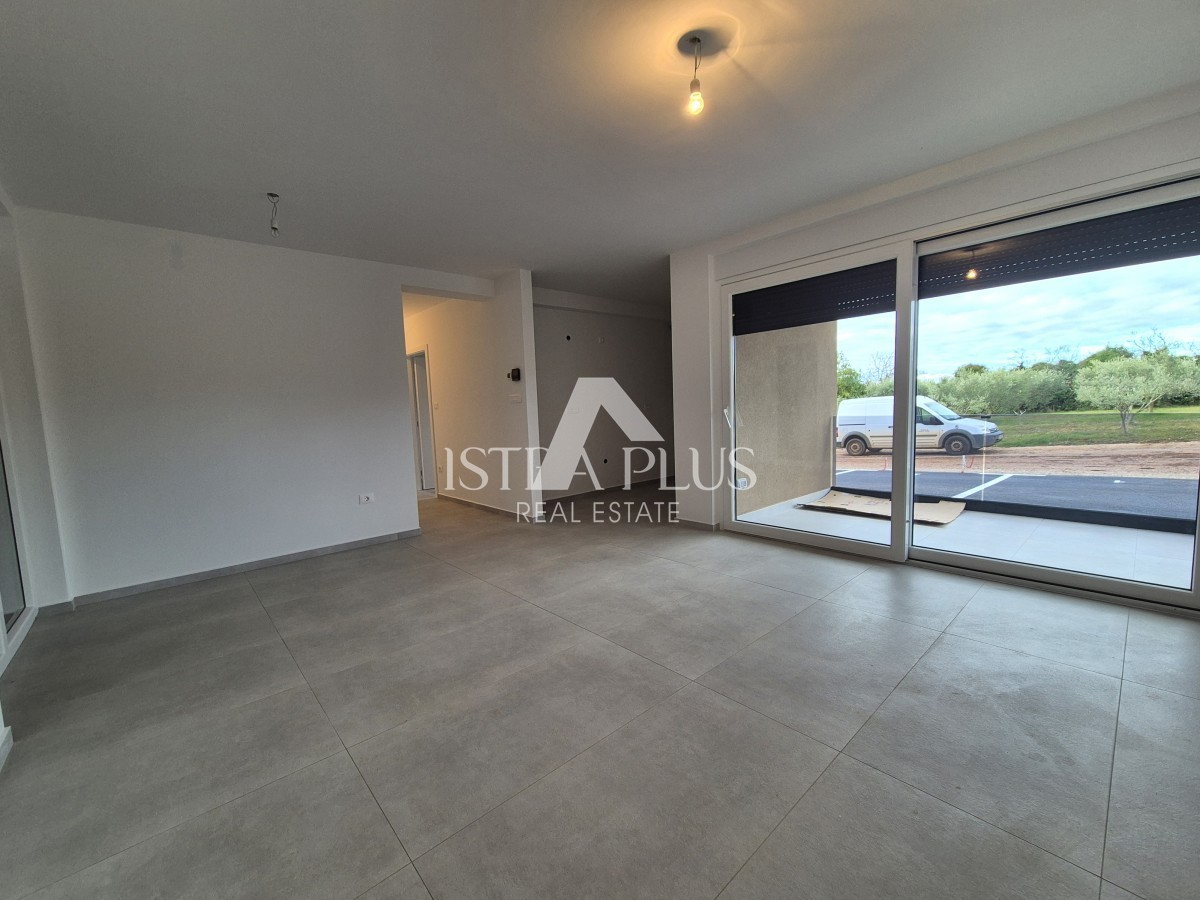 Istra, območje Poreča 1500m od morja - Stanovanje v novi stavbi z dvigalom - pritličje z dvoriščem