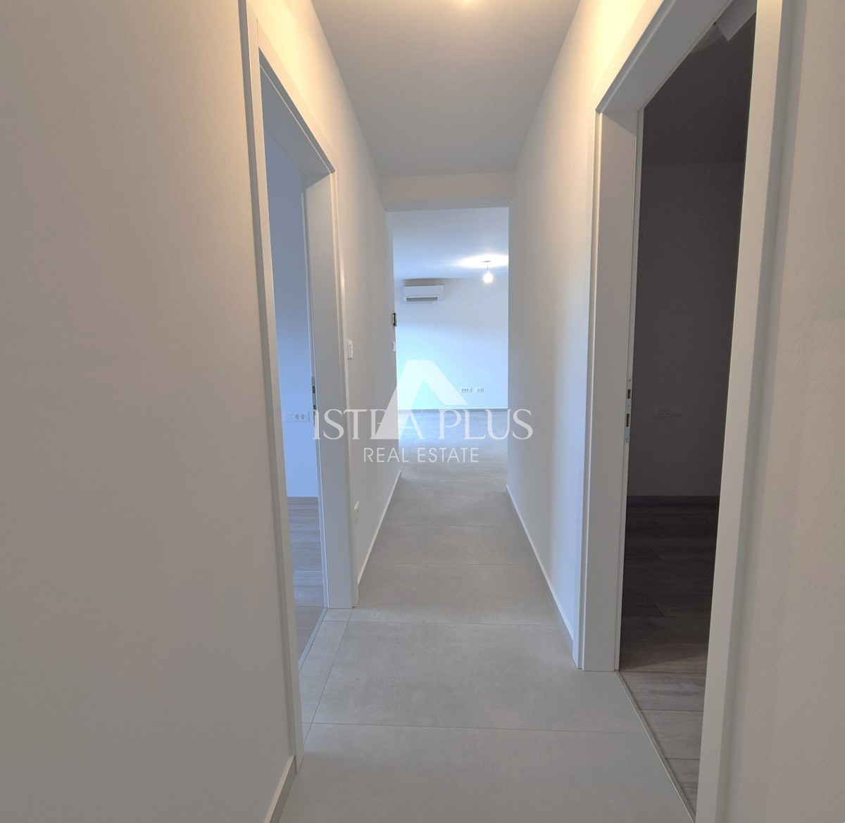 Istra, območje Poreča 1500m od morja - Stanovanje v novi stavbi z dvigalom - pritličje z dvoriščem