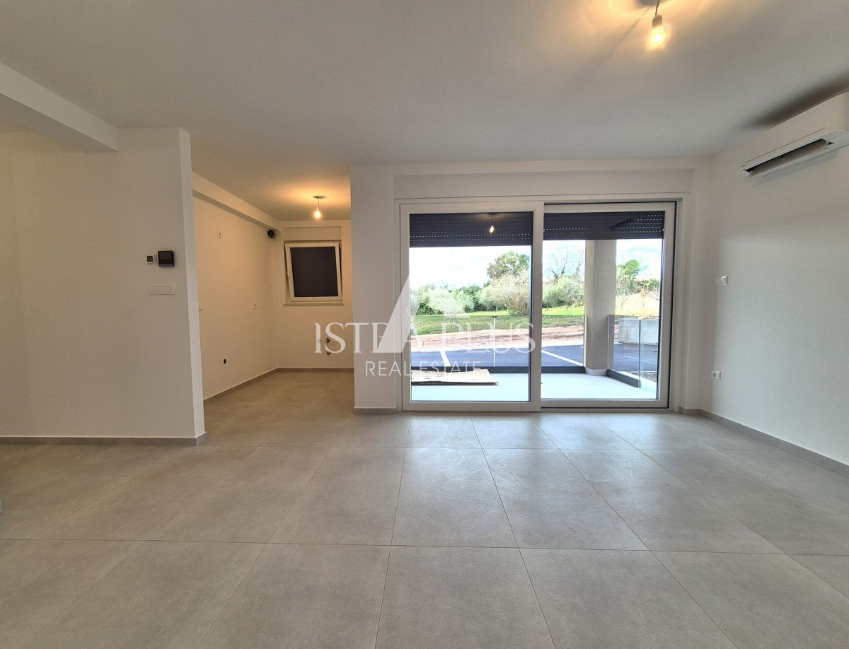 Istra, območje Poreča 1500m od morja - Stanovanje v novi stavbi z dvigalom - pritličje z dvoriščem