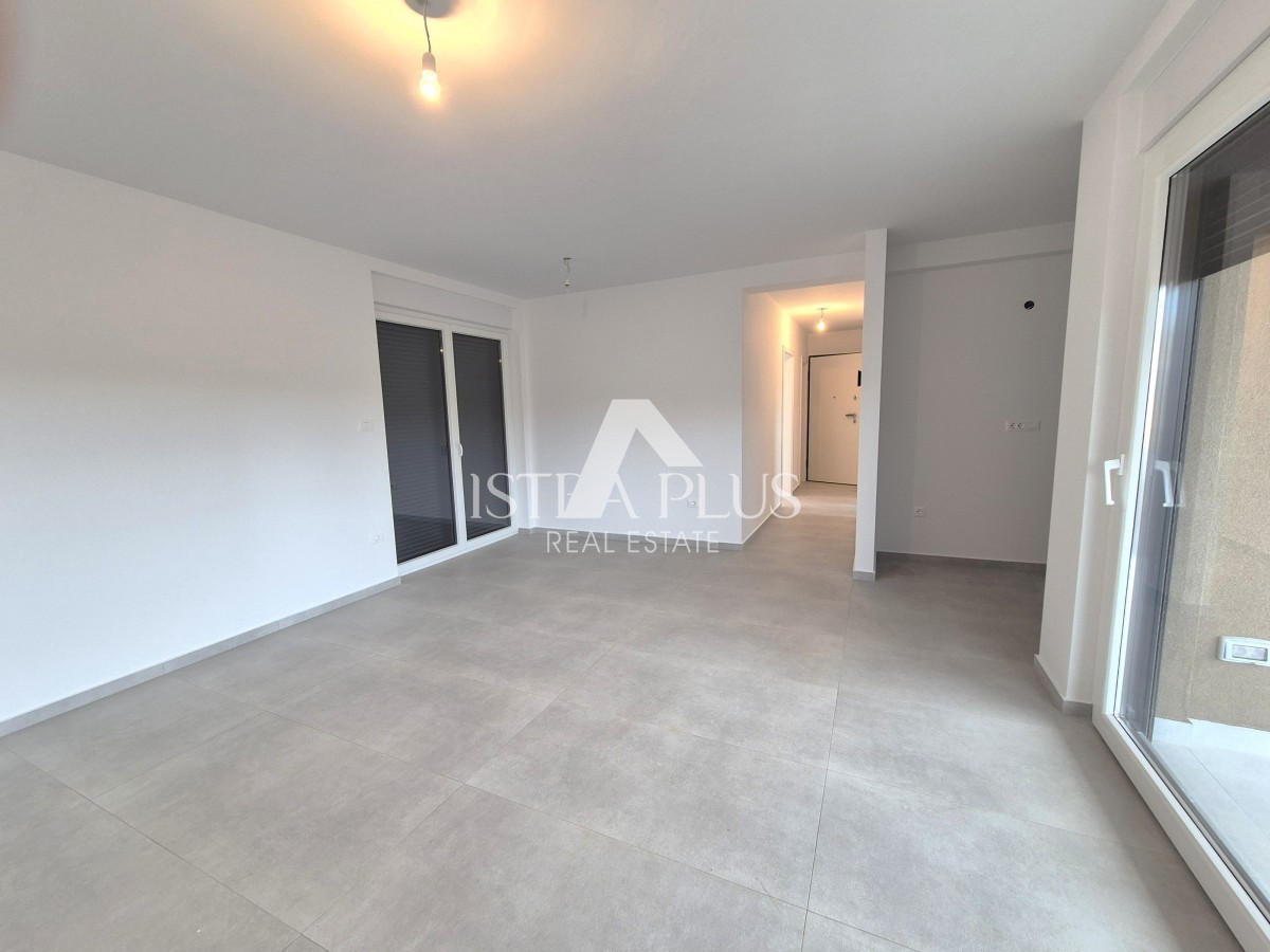 Istra, območje Poreča 1500m od morja - Stanovanje v novi stavbi z dvigalom - pritličje z dvoriščem